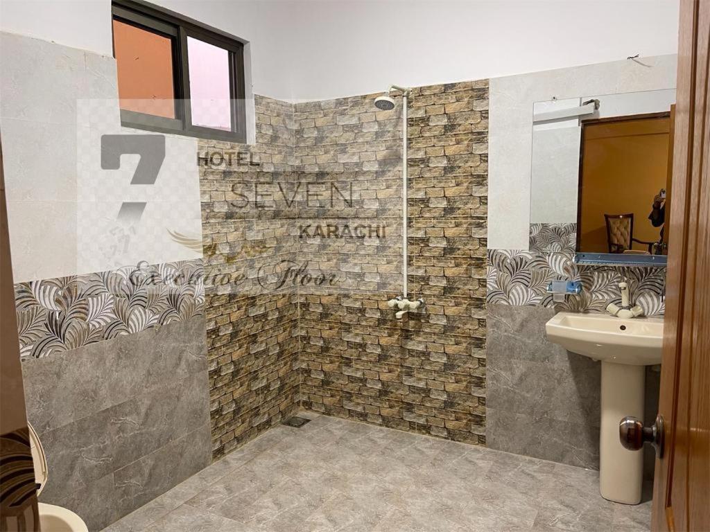 Hotel Seven 7 Karaçi Dış mekan fotoğraf