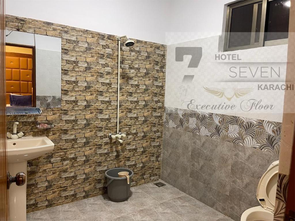 Hotel Seven 7 Karaçi Dış mekan fotoğraf