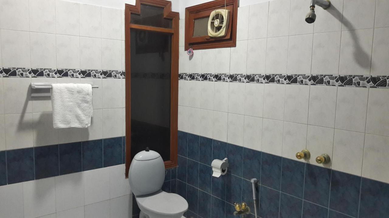 Hotel Seven 7 Karaçi Dış mekan fotoğraf