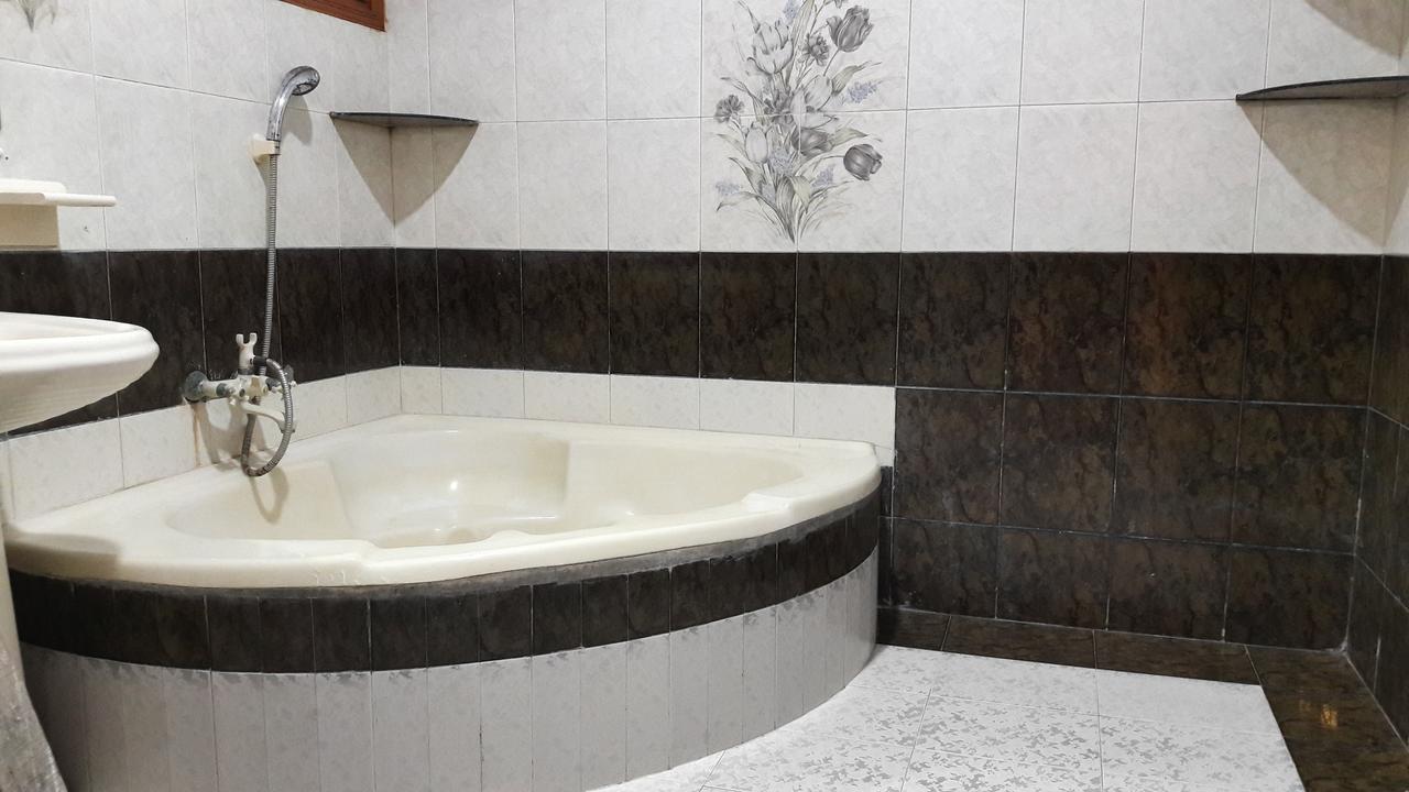 Hotel Seven 7 Karaçi Dış mekan fotoğraf
